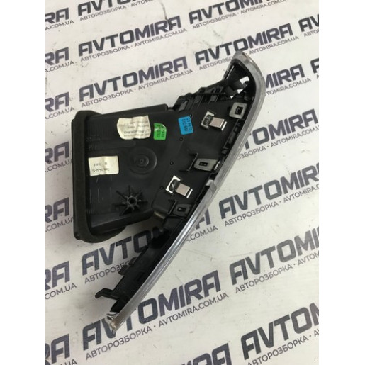Дефлектор салона правый Ford Focus 3 2011-2017 BM51A018B08